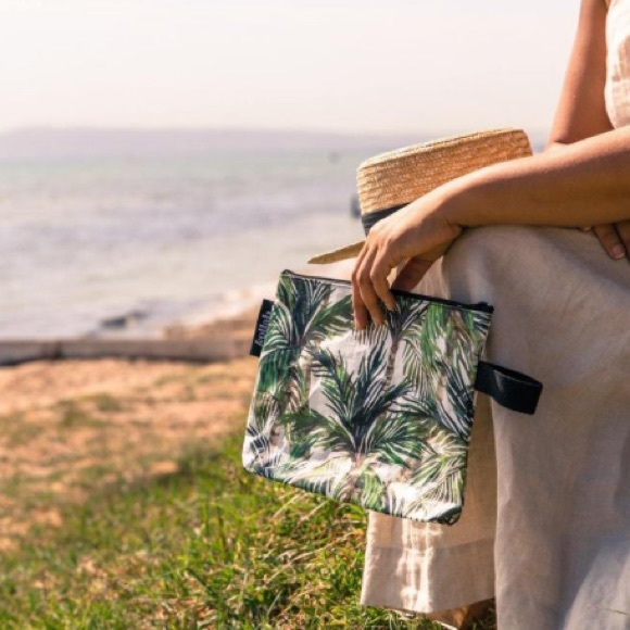 NWT Kollab Clutch Summer Leaves Bag - Picture 8 of 9